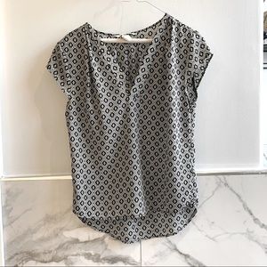 H&M V-neck Popover Blouse.  Size 2.  Black and White Geometric Print.